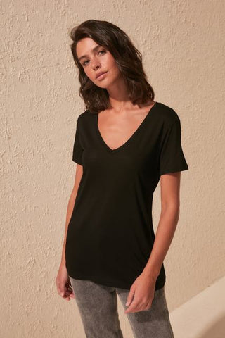 Trendyol Viscose Blended V-Neck Basic Knitted T-Shirt TWOSS20TS0131