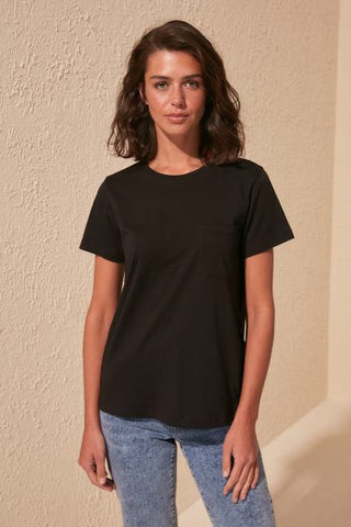 Trendyol Pockets 100 Cotton Cycling Neck Basic Knitted T-Shirt TWOSS20TS0137