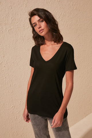 Trendyol Viscose Blended V-Neck Basic Knitted T-Shirt TWOSS20TS0131